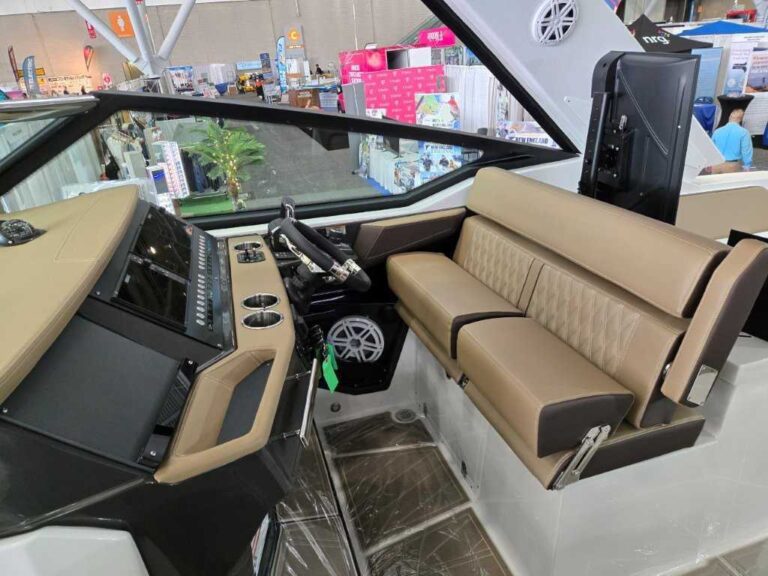 2025 Monterey 385SS - Triple V10 - Joystick US-RGFCP192J425 [photo 11]